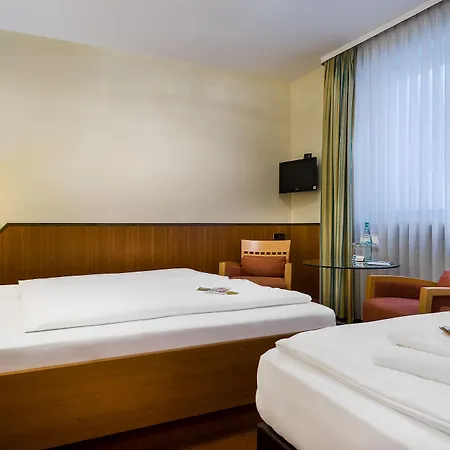 Plaza Rieker Hauptbahnhof 3*