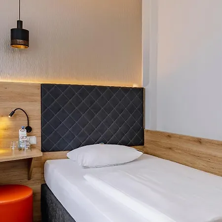 Rieker Hauptbahnhof 3*