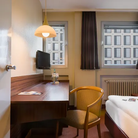 Rieker Hauptbahnhof Stuttgart