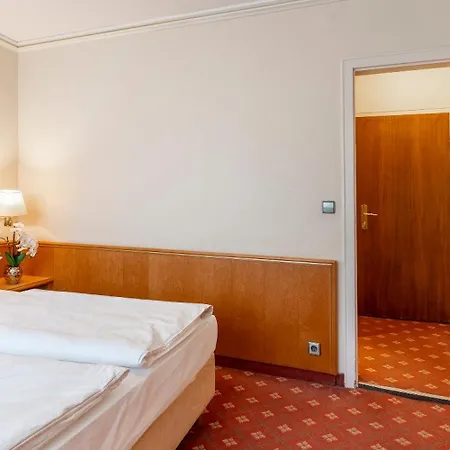 מלון Plaza Rieker Hauptbahnhof 3*