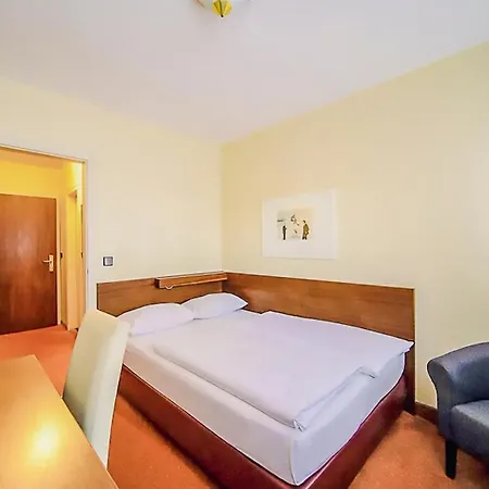 Hotel Plaza Rieker Hauptbahnhof 3*