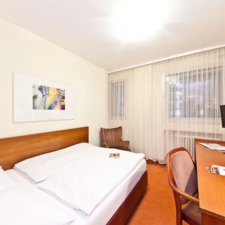 Plaza Rieker Hauptbahnhof Отель 3*