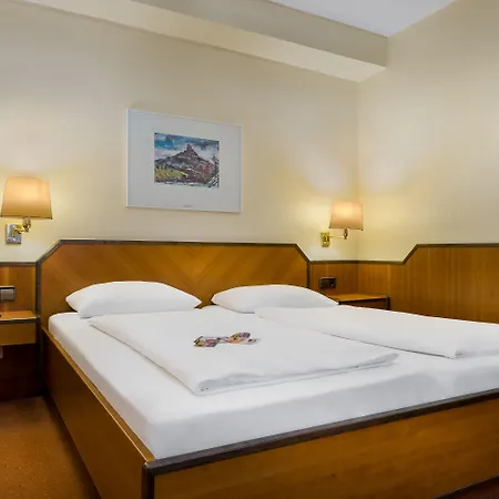 Plaza Rieker Hauptbahnhof 3*