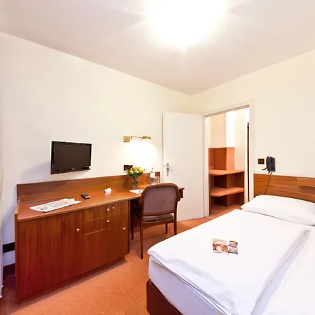 Отель Plaza Rieker Hauptbahnhof