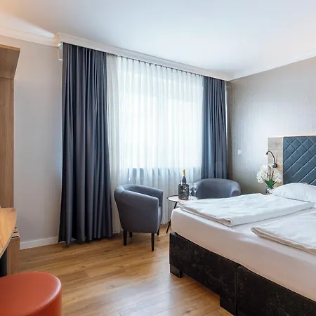 ホテル Plaza Rieker Hauptbahnhof シュトゥットガルト