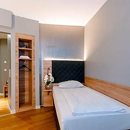 Plaza Rieker Hauptbahnhof Szálloda 3*