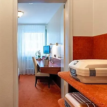 Plaza Rieker Hauptbahnhof Szálloda 3*