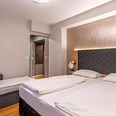 Szálloda Plaza Rieker Hauptbahnhof 3*