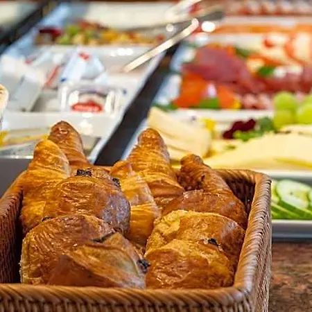 Plaza Rieker Hauptbahnhof 3*