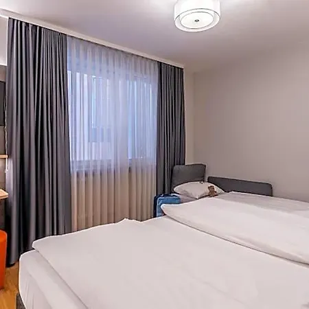 Plaza Rieker Hauptbahnhof 3*