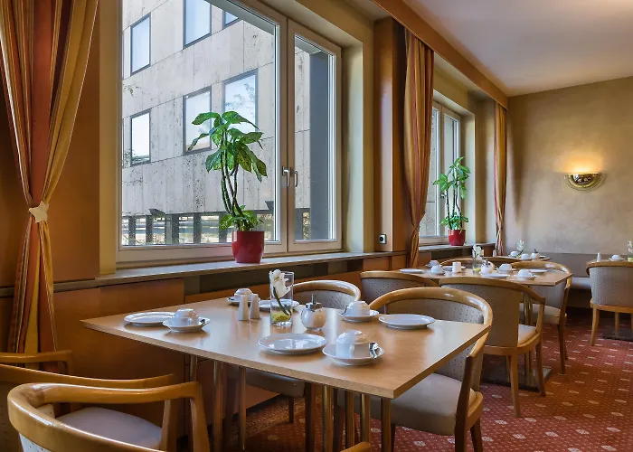 Отель Plaza Rieker Hauptbahnhof Штутгарт