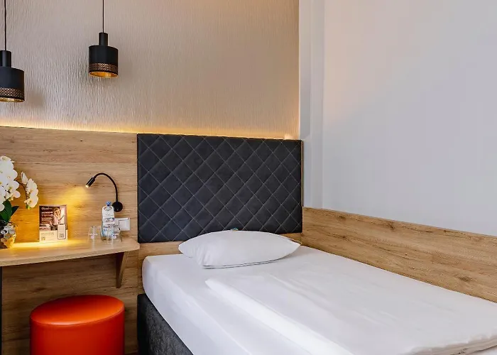 Plaza Rieker Hauptbahnhof 3*