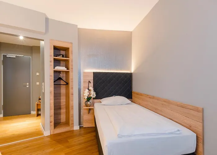 Plaza Rieker Hauptbahnhof