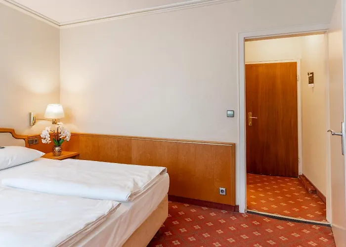 Отель Plaza Rieker Hauptbahnhof 3*