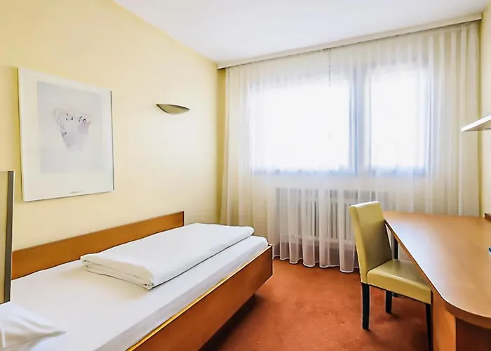 Plaza Rieker Hauptbahnhof