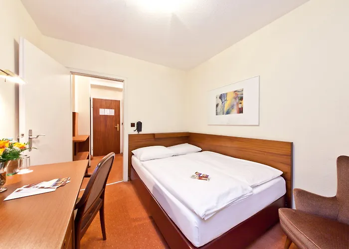 Отель Plaza Rieker Hauptbahnhof 3*