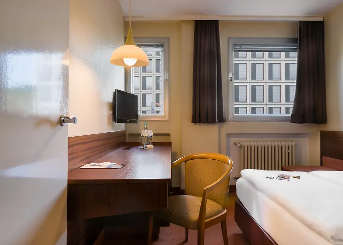 Plaza Rieker Hauptbahnhof Штутгарт