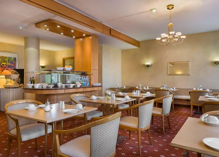 Отель Plaza Rieker Hauptbahnhof 3*