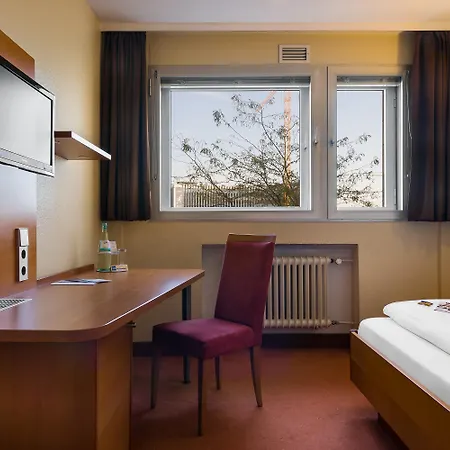 Plaza Rieker Hauptbahnhof Отель 3*