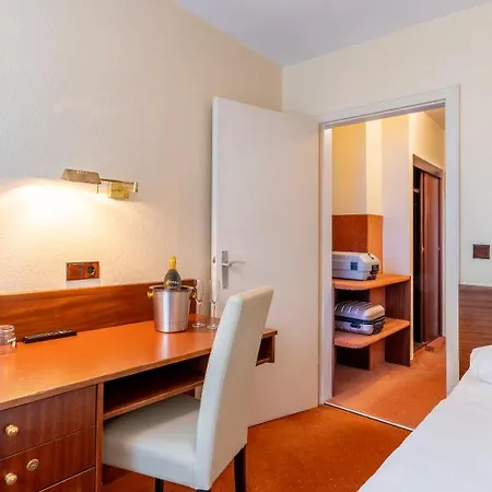 Plaza Rieker Hauptbahnhof 3* Штутгарт