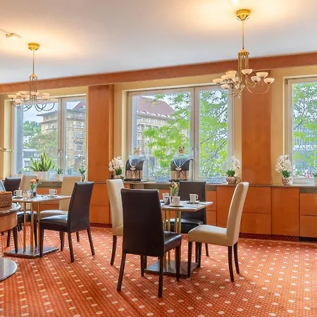 Отель Plaza Rieker Hauptbahnhof 3*