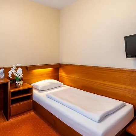 Plaza Rieker Hauptbahnhof 3* Stoccarda