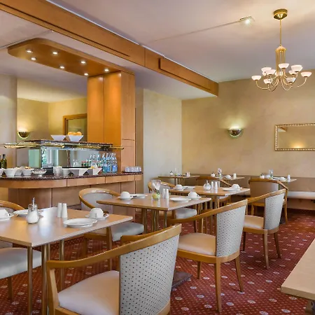 Отель Plaza Rieker Hauptbahnhof 3*