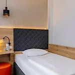 Rieker Hauptbahnhof 3*